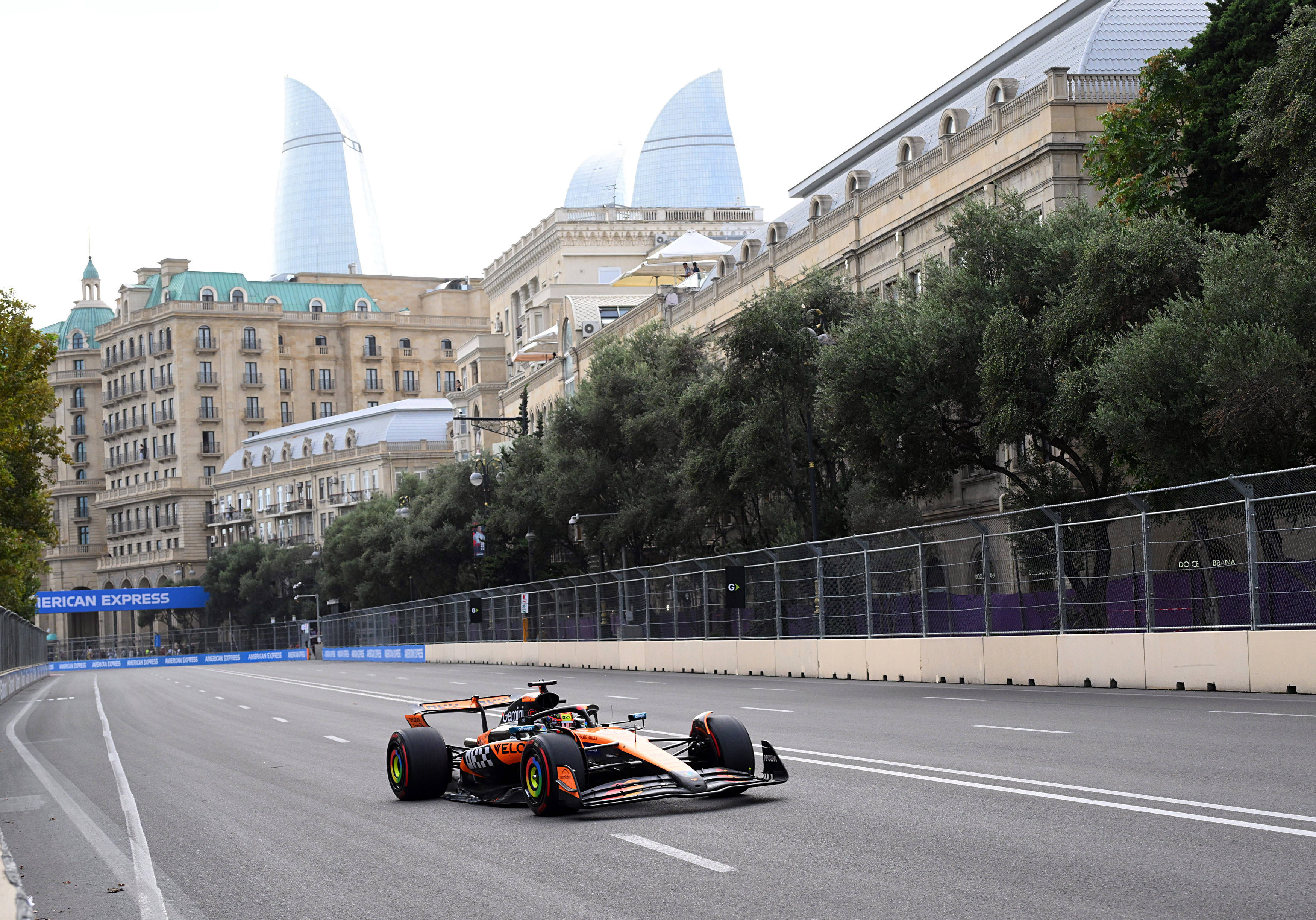 迈凯伦鏖战威廉姆斯，皮亚斯特里刷新纪录