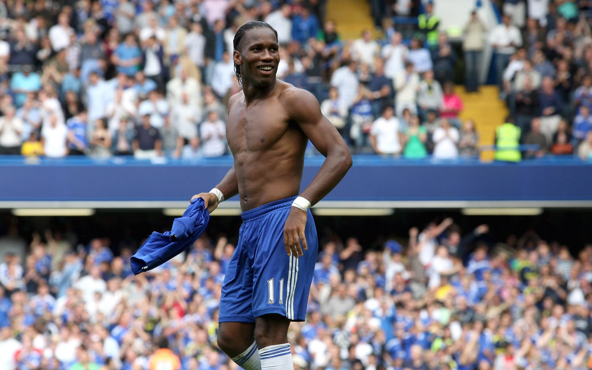 红黑风暴席卷英伦，德布劳内一锤定音，AC米兰巅峰对决再塑传奇