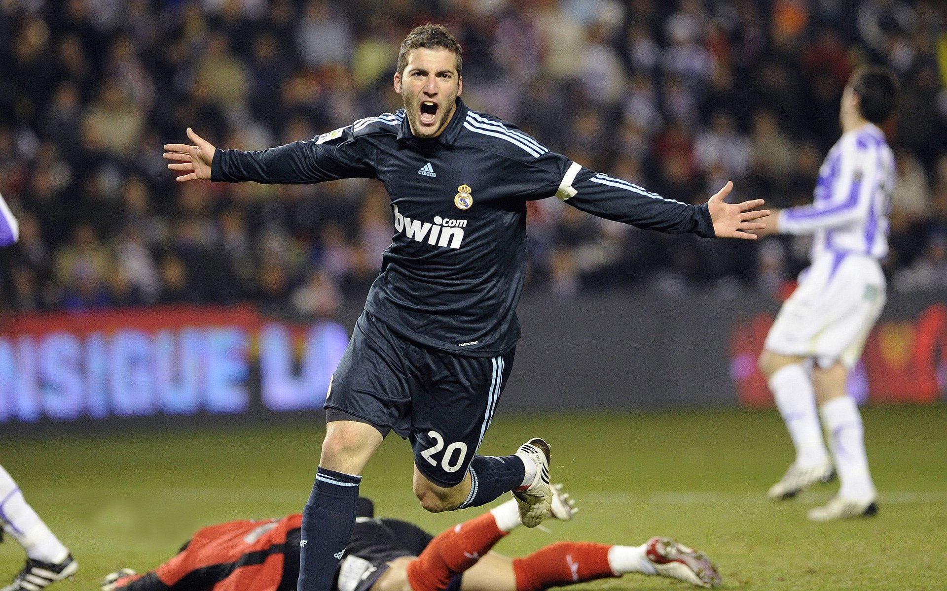 东决关键战之夜，贝恩关键进球定乾坤，一球背后的命运交响