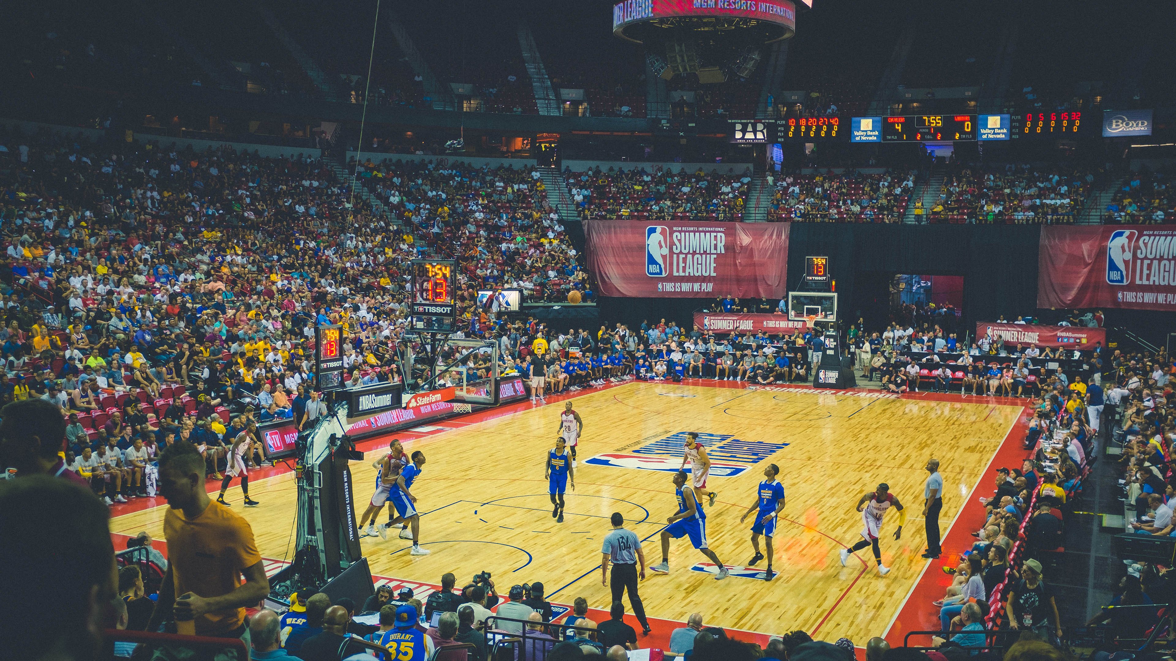 爱游戏大厅-国王对阵新疆队，德罗赞压力下完成爆发，当篮球成为灵魂的试金石