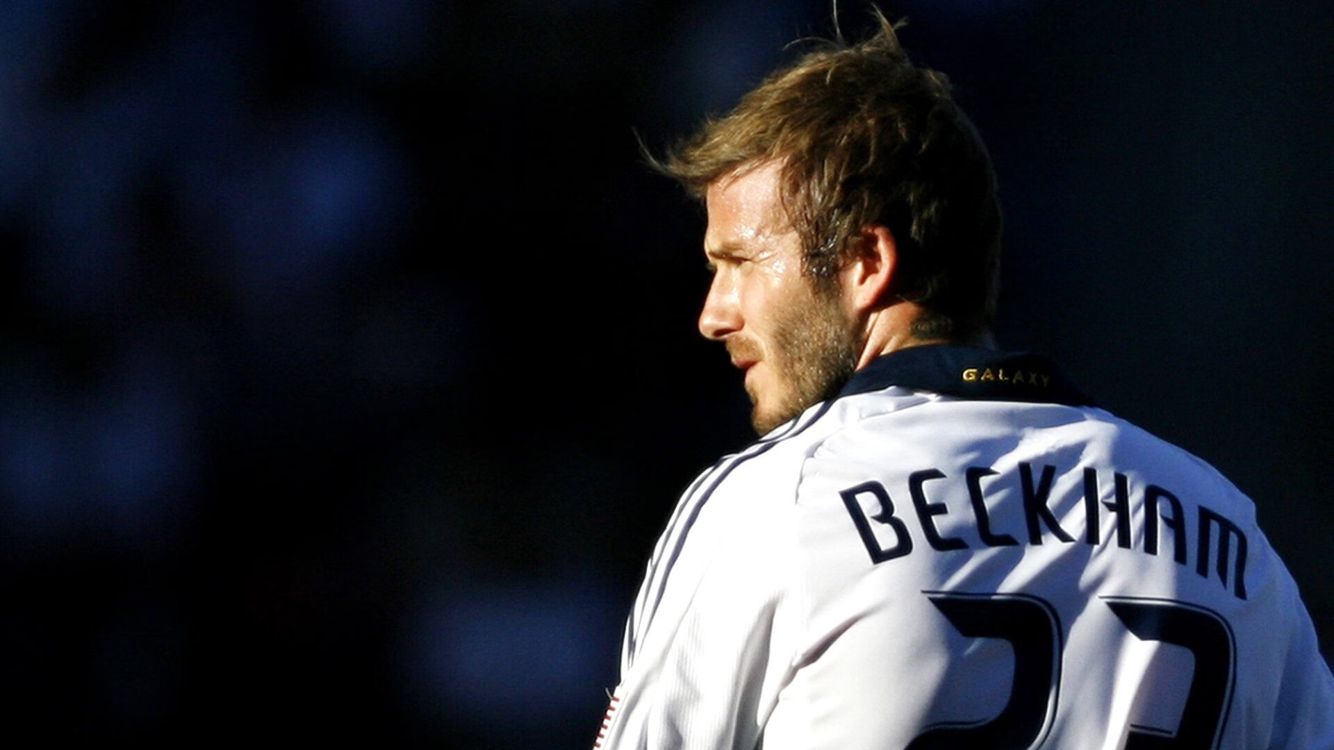 ayx世界杯2026-西甲国家德比之夜，阿劳霍用沉默的脊梁，撑起巴萨的尊严